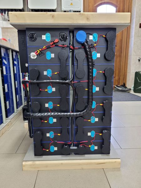 BK15K-RC — 48 V / 320 Ah, kompresný box
