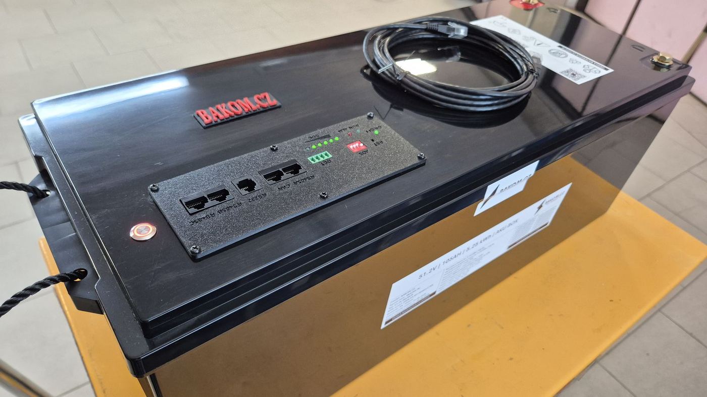 Ovládací panel na veku
